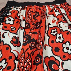 Leifsdottir Red Floral Black Lace 100% Silk Lined Skirt Size 8